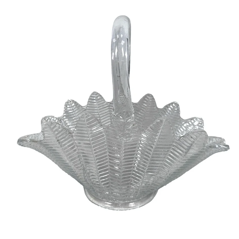LE Smith Clear Glass Feather Pattern Basket Scalloped Edge Applied Handle 10.5in